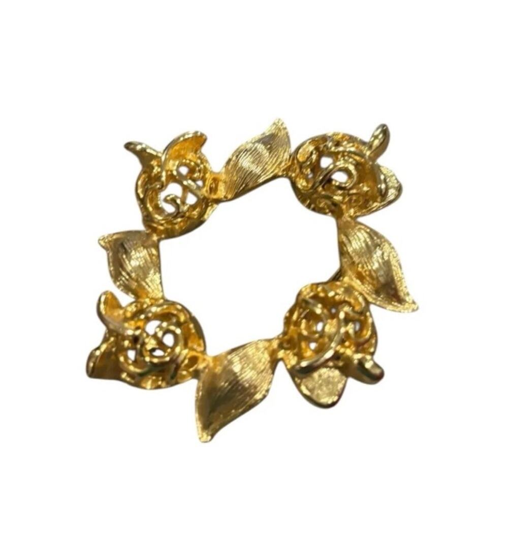 Vintage Sarah Coventry Rose Wreath Brooch Gold Tone Floral Circle Pin Signed